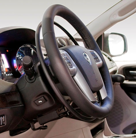 Kivi K5 under-wheel accelerator ring fitted beneath a steering wheel