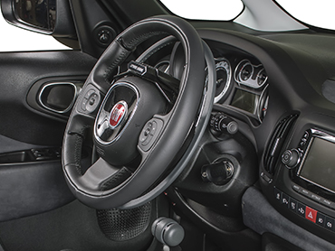 Handytech under-ring accelerator fitted beneath a steering wheel